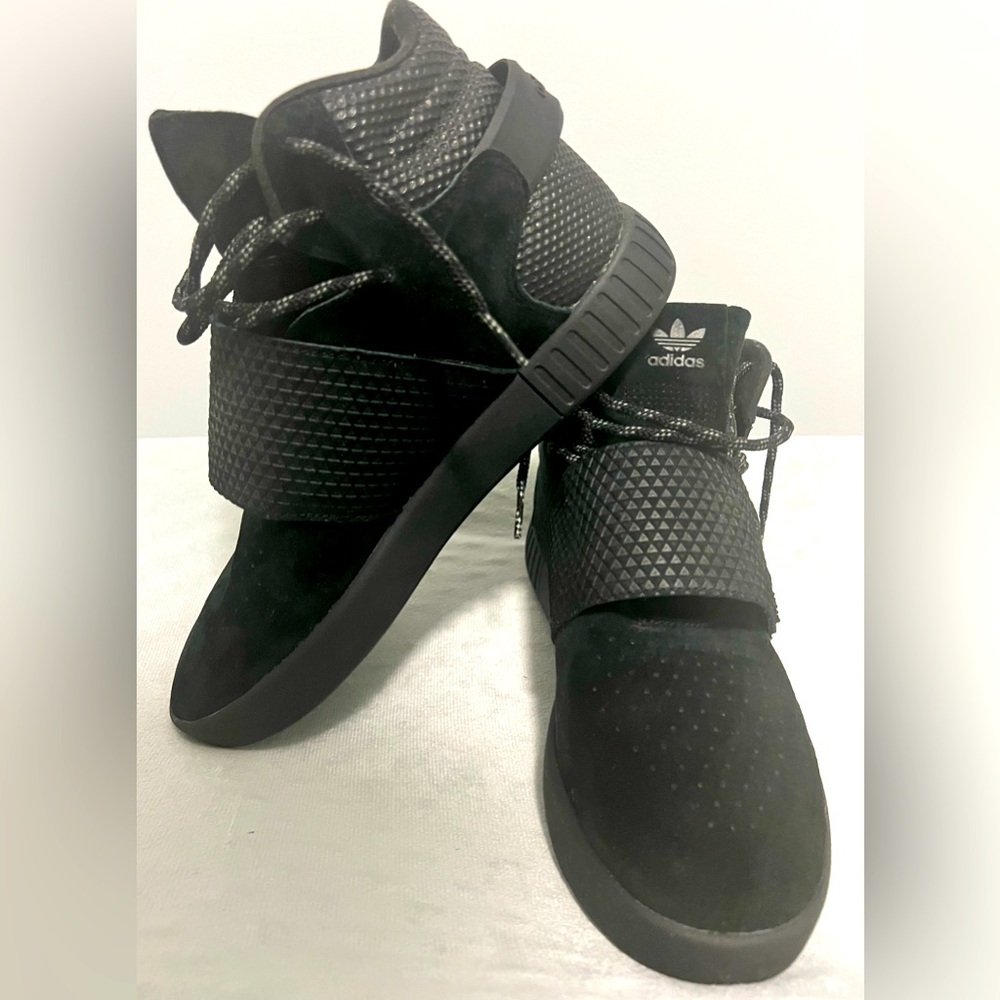 Adidas tubular strap black - size 8 - great condition authentic- comfortable